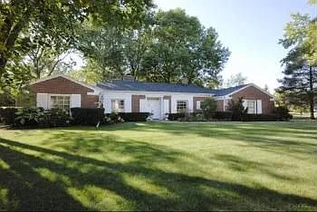 8 Oxford Dr photo 1