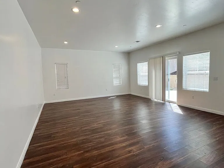 376 Lily Pad Ln — Photo 8