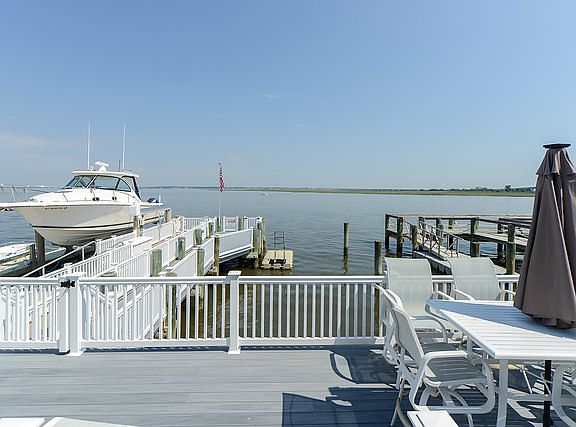 3rd image of 1426 Pleasure Ave