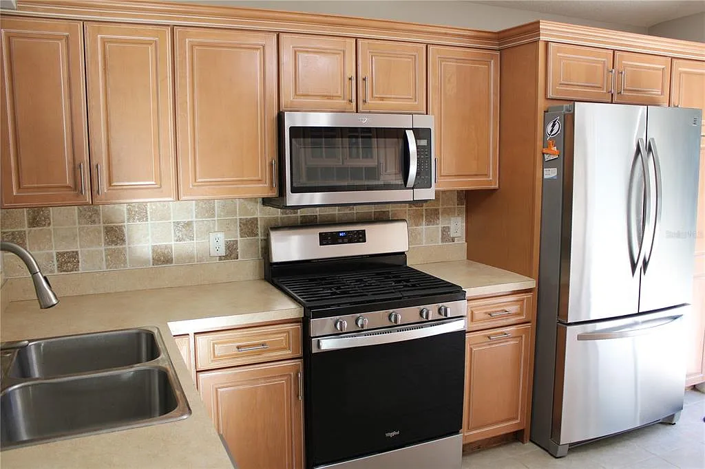 3 bed, 2.0 bath, 1250 sqft, $2,025 — Photo 3