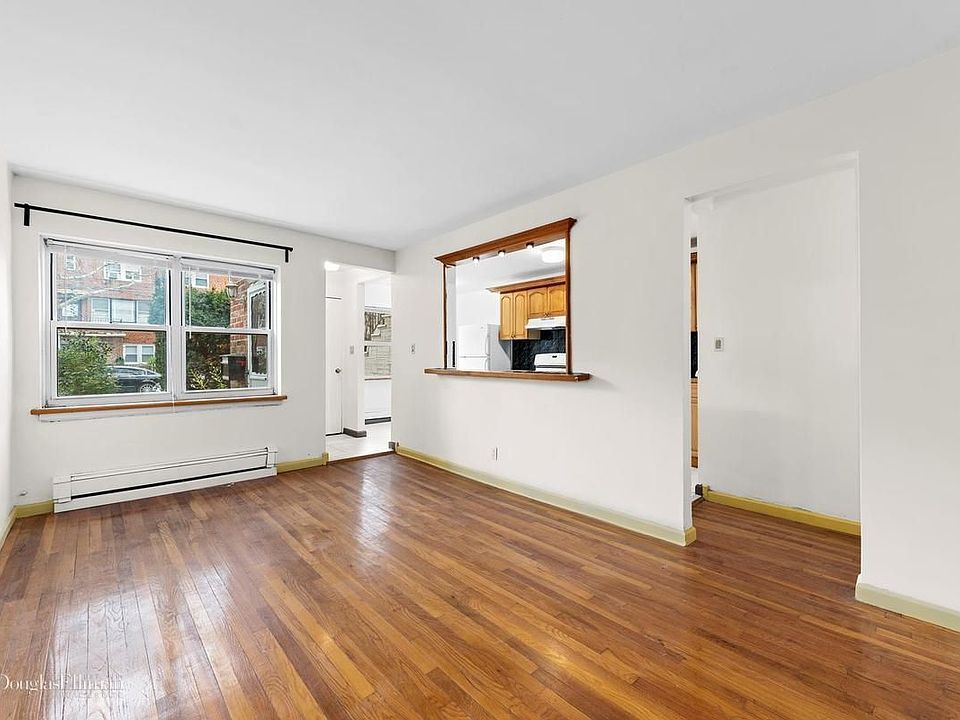 2nd image of 2458 Bragg St #1
