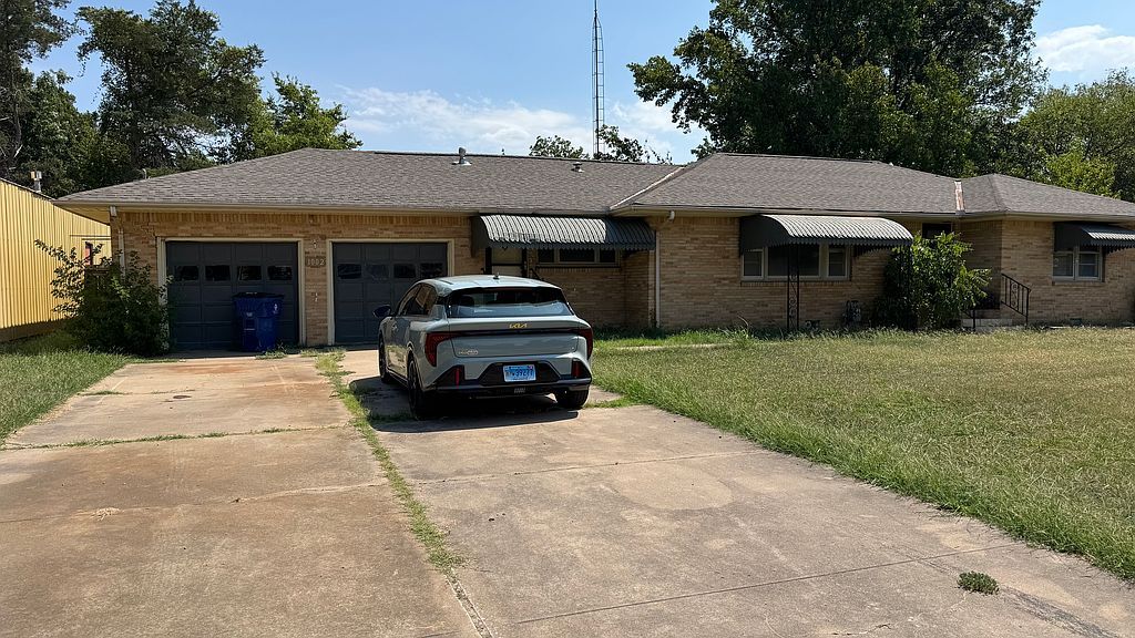 1002 E Boundary Ave - Property Image