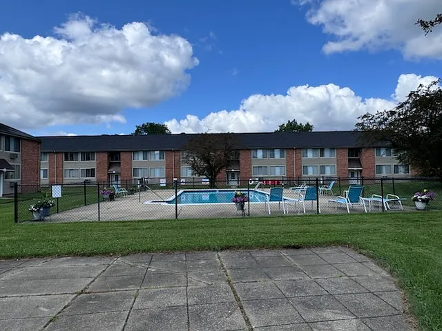 Royal Madison Apartments — Photo 23