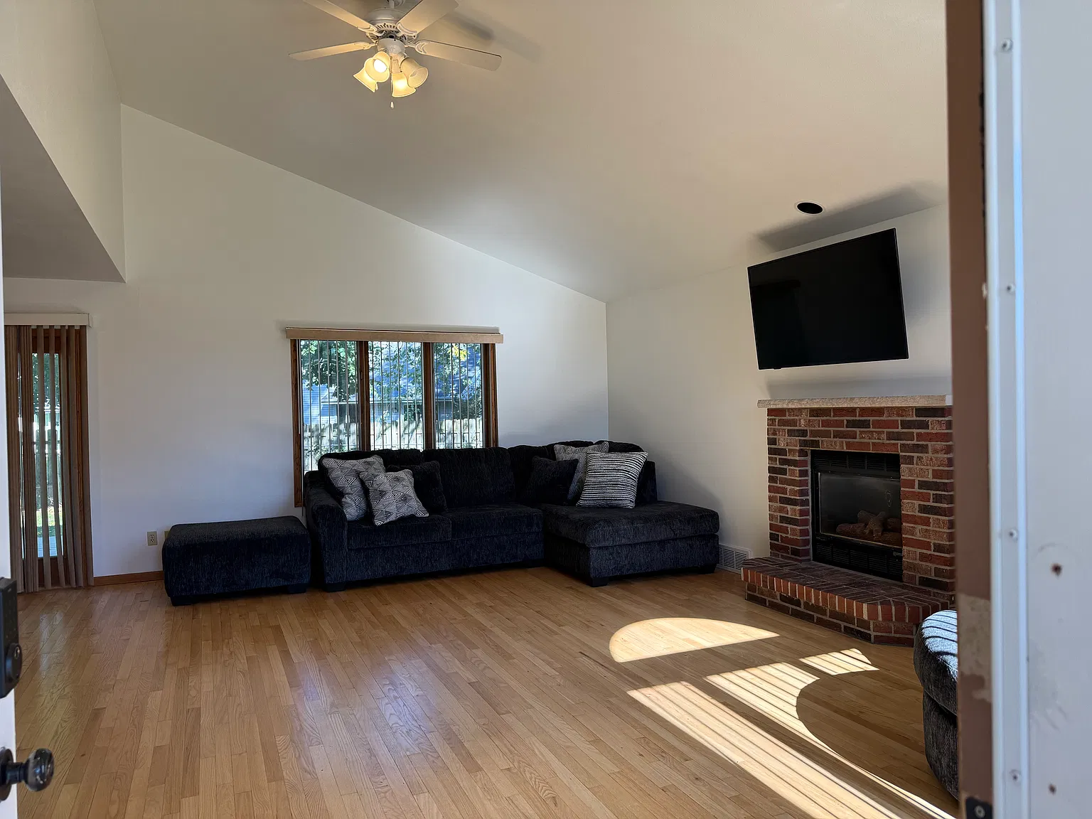 3 bed, 1.5 bath, $1,950 — Photo 3