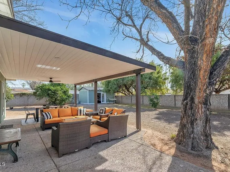 121 W Orchid Ln — Photo 37