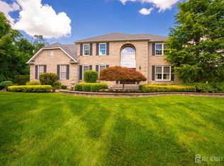 10 Mimi Dr, Monroe Township, NJ 08831