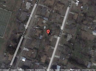 204 N 1st St, Little River Academy, TX 76554