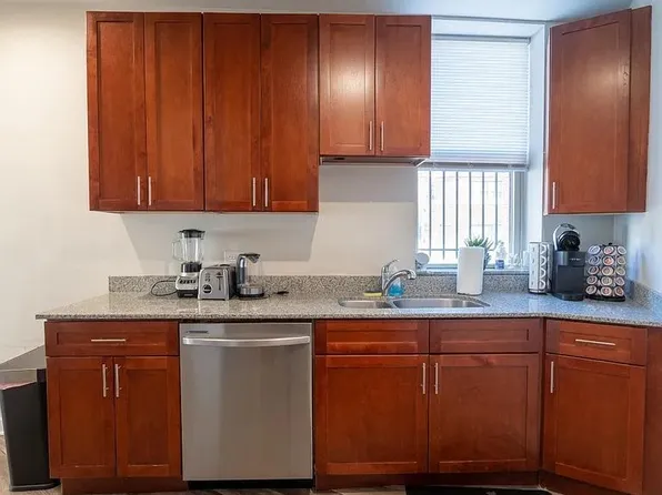 2048 W Touhy Ave APT 1, Chicago, IL 60645