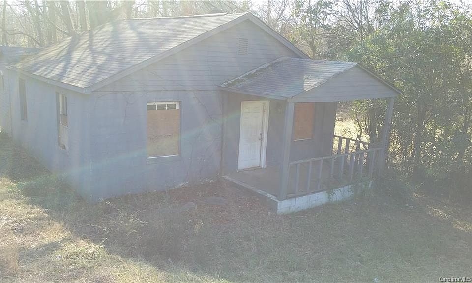 2nd image of 3005 S West Blvd