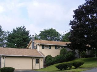 17 Roberts Dr, Troy, NY 12180