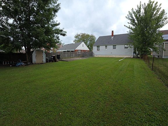5th image of 8 Stratford Ave