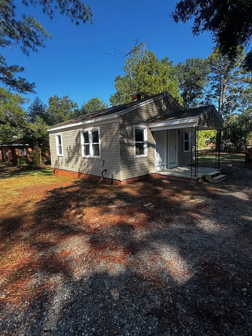 Charming Remodeled Cottage in Thomson, Georgia — Photo 1