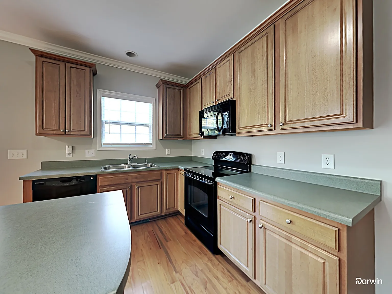 4 bed, 2.5 bath, 2266 sqft, $2,250 — Photo 2