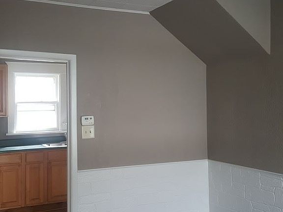 4th image of 117 W 6th Ave