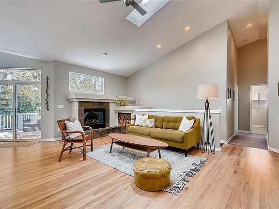 3rd image of 2534 Lake Meadow Dr