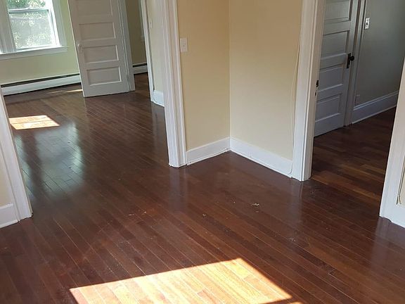 3rd image of 78 Linfield St Floor 2