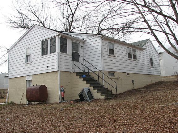 4th image of 376 Gardner St