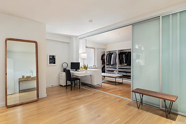 Sold by R New York | media 2