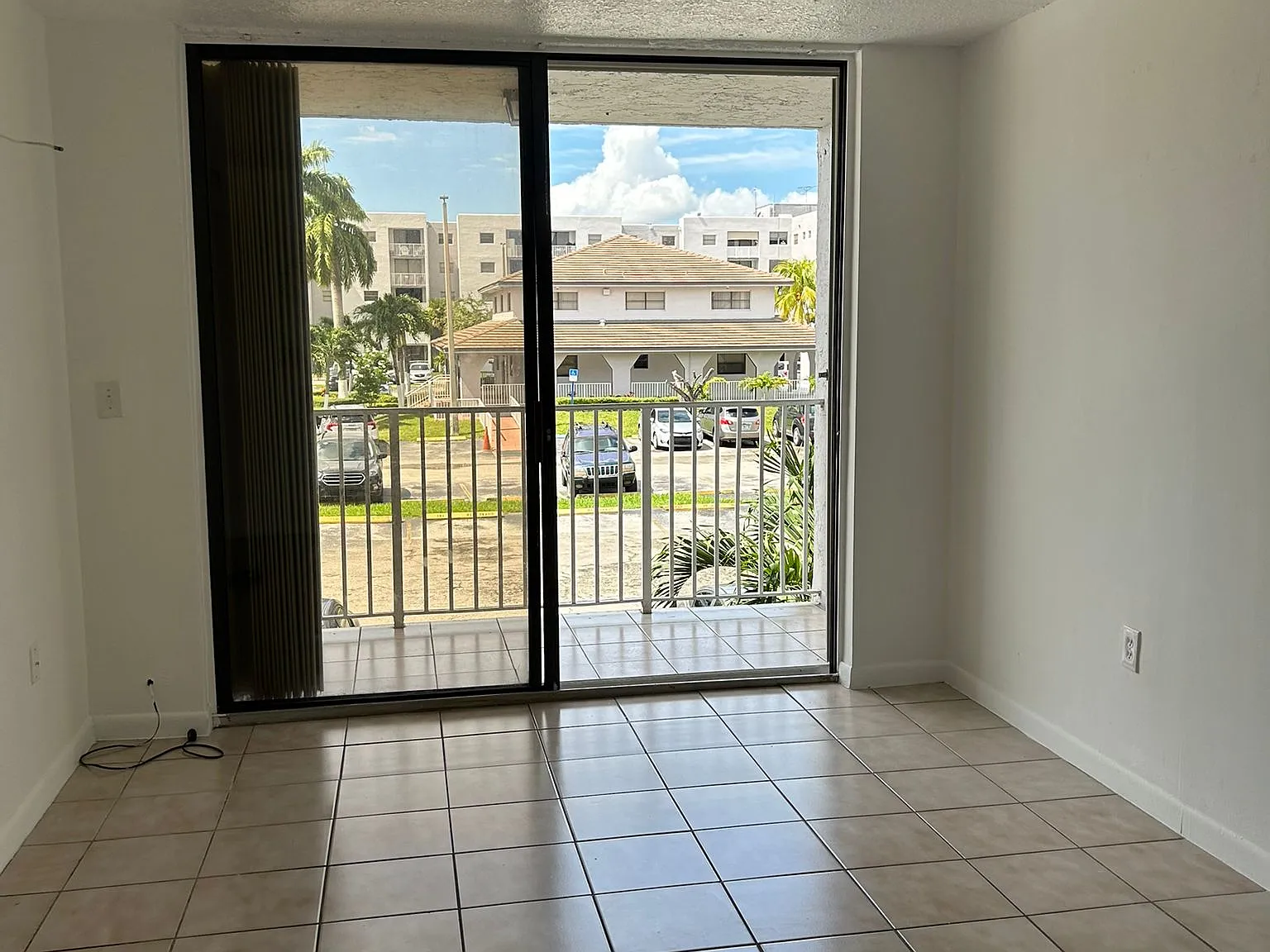 2 bed, 870 sqft, $2,000 — Photo 3