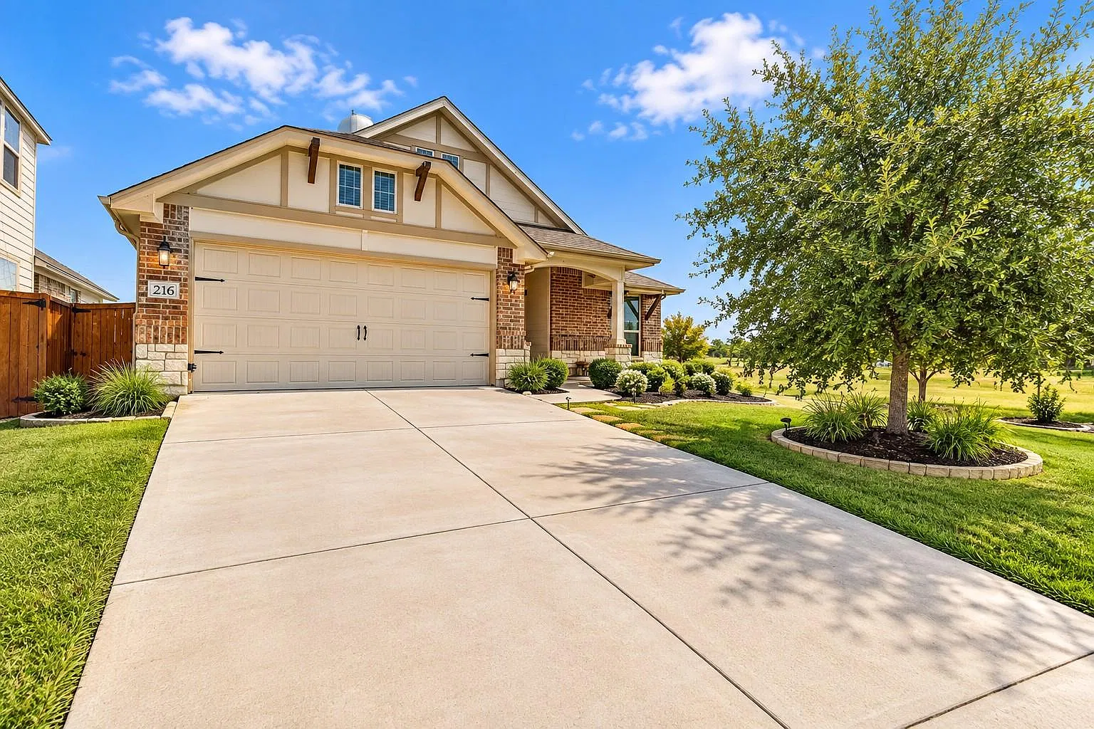 4 bed, 2.0 bath, 1705 sqft, $2,200 — Photo 1