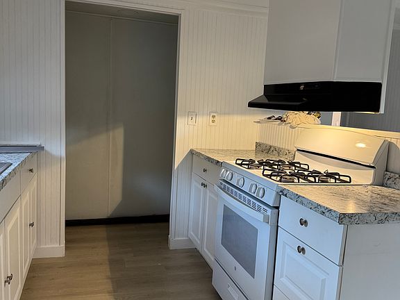 Kitchen Washer/dryer access