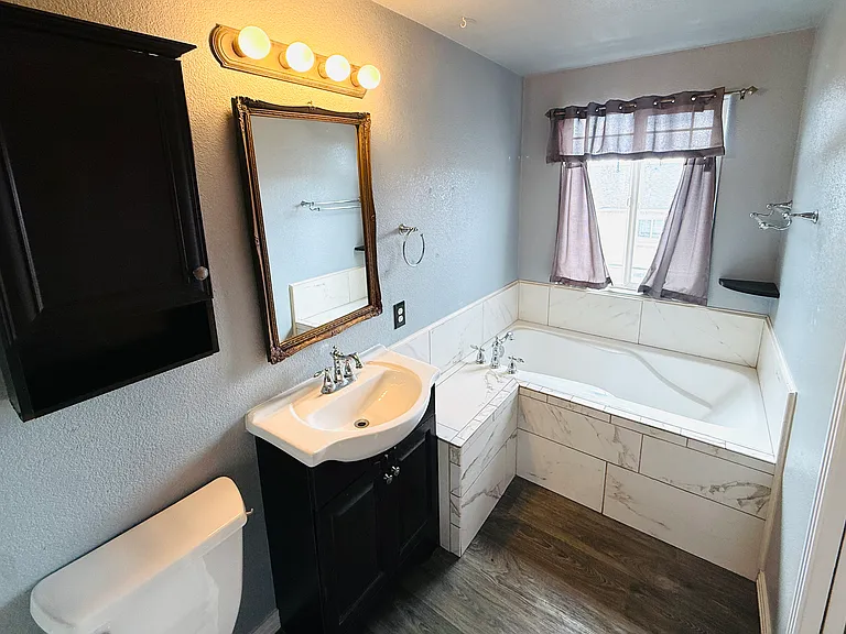 Master Bedroom Bathroom