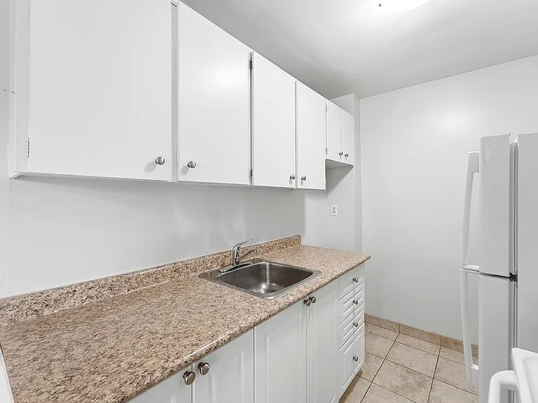 1223 Richmond St — Photo 11
