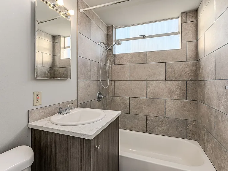 Dolphin Apartments: Great location in Kennewick — Photo 49
