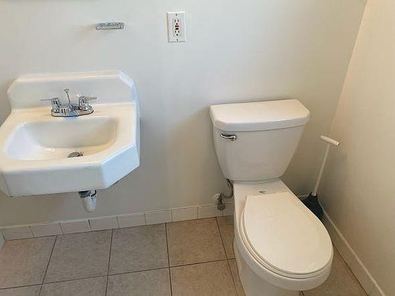 4th image of 4346 N Lakewood Blvd