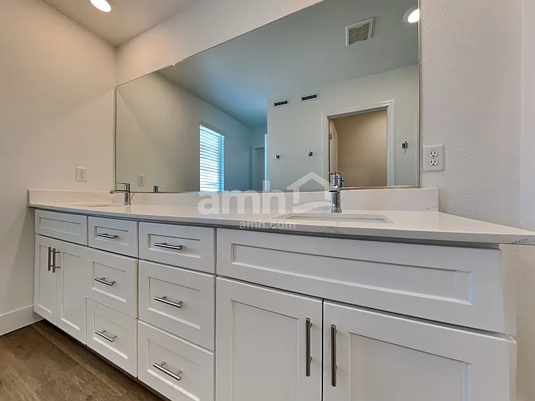5856 Vaes Dothrak St — Photo 10