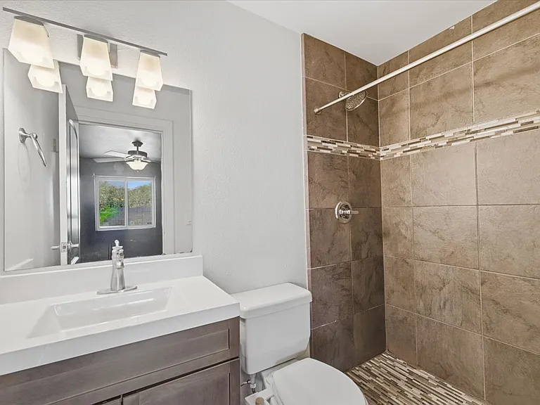1433 E Windsor Ave — Photo 21
