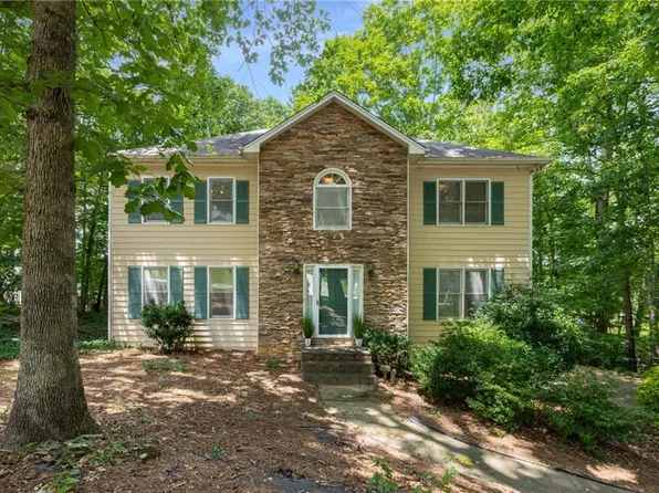 511 Lakeside Dr, Hiram, GA 30141