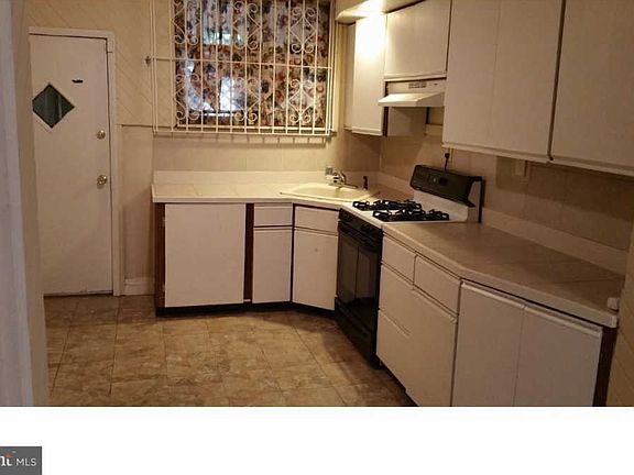 4th image of 6032 N Beechwood St