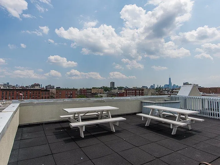 1110 Clinton St — Photo 9