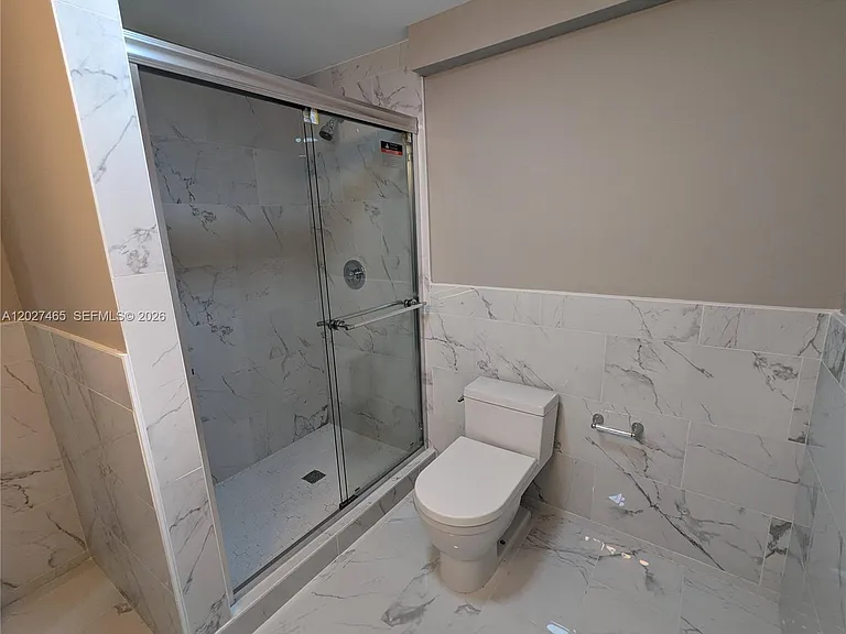 987 NE 131st St #4 — Photo 9