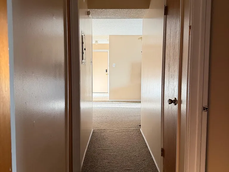 208 Edison Glen Ter #208 — Photo 13