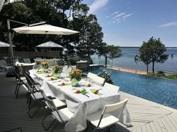 16 N Shore Rd, Hampton Bays, NY 11946