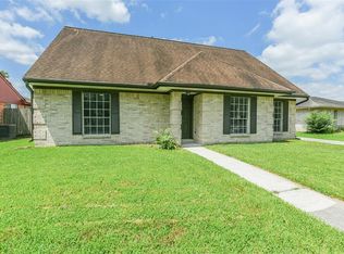35 Oak Harbor Dr, Houston, TX 77062