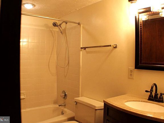 4th image of 44695 White Oak Ct