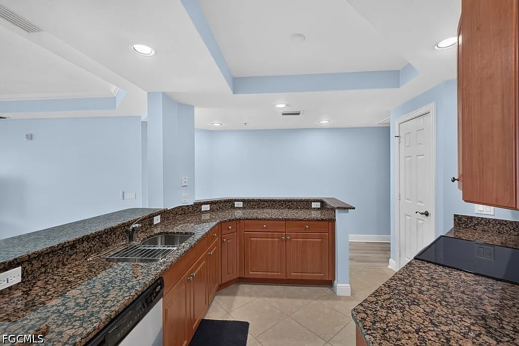 3 bed, 2.0 bath, 1408 sqft, $2,750 — Photo 4