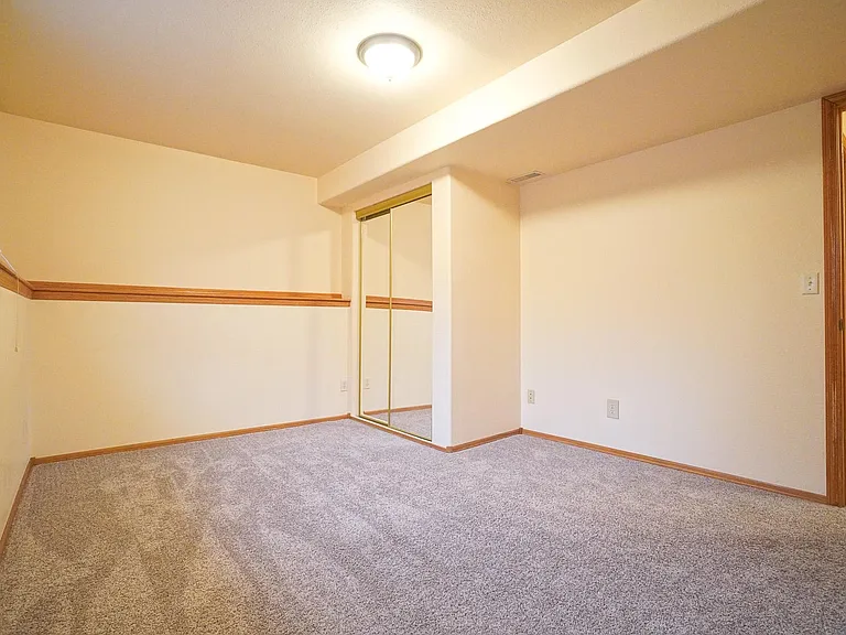 5201 S Baneberry Ave — Photo 19