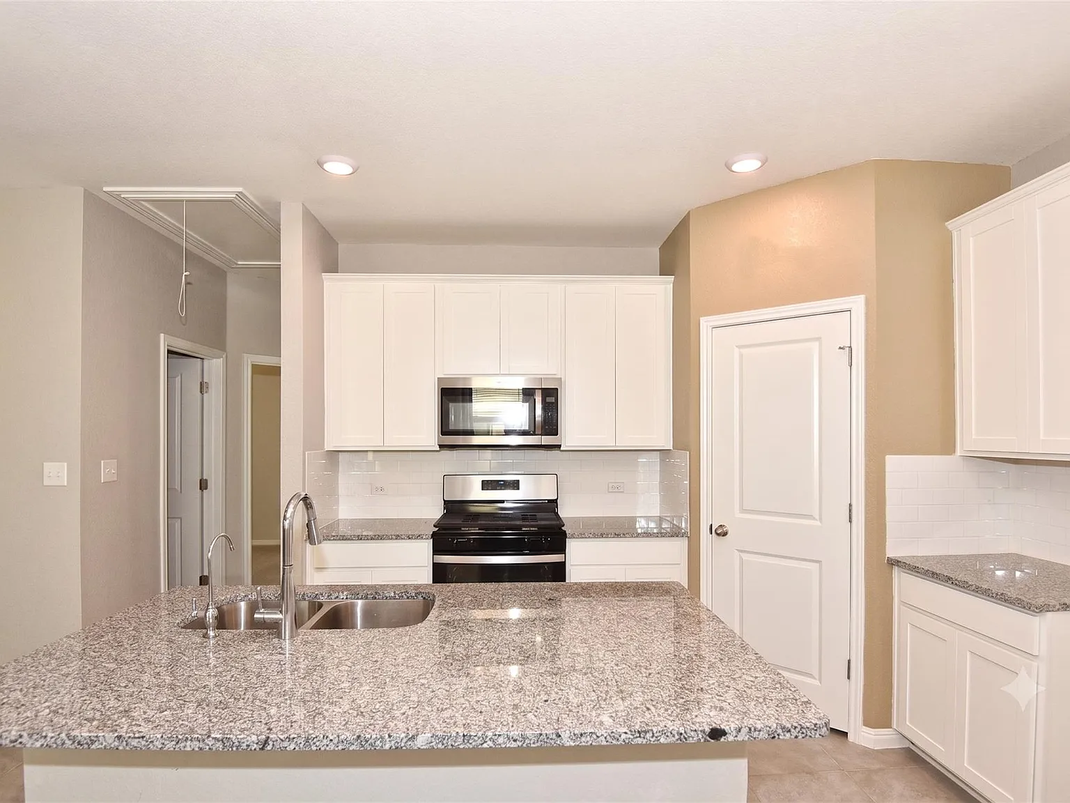 3 bed, 2.0 bath, 1460 sqft, $2,050 — Photo 4