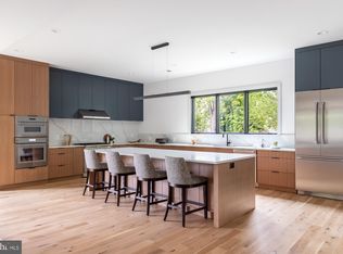 7526 Fisher Dr, Falls Church, VA 22043