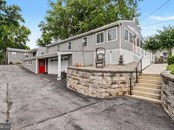 236 Spanglers Mill Rd, New Cumberland, PA 17070