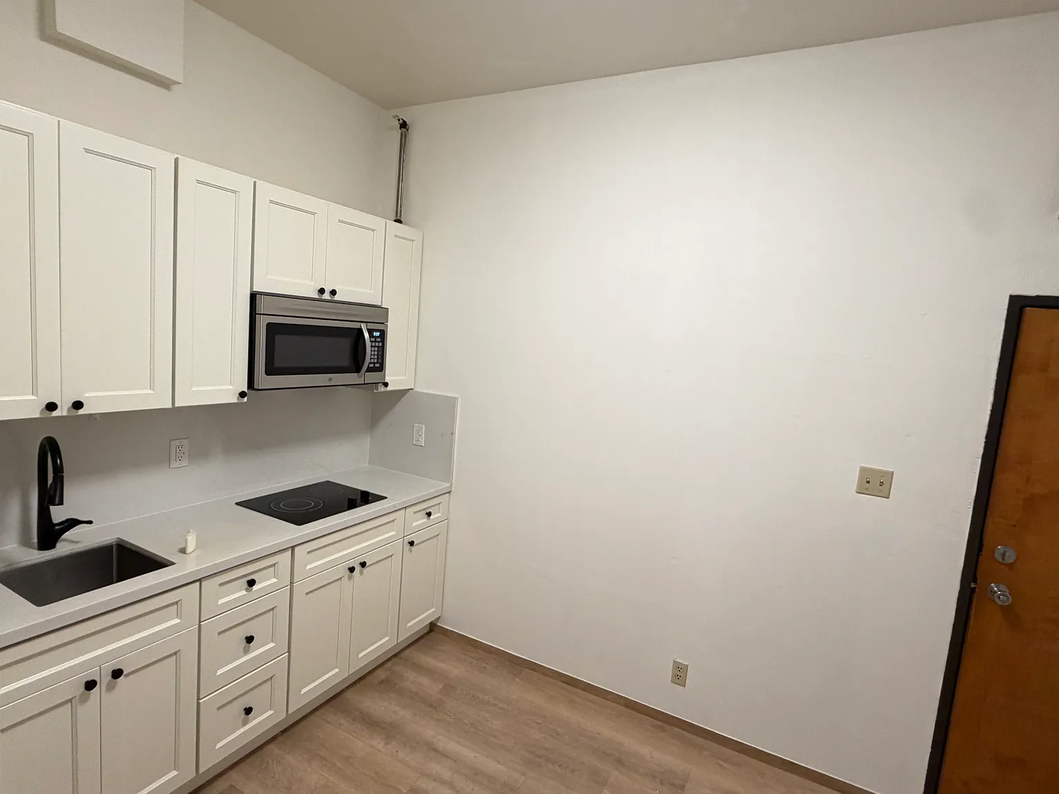 754 Broadway St — Photo 2