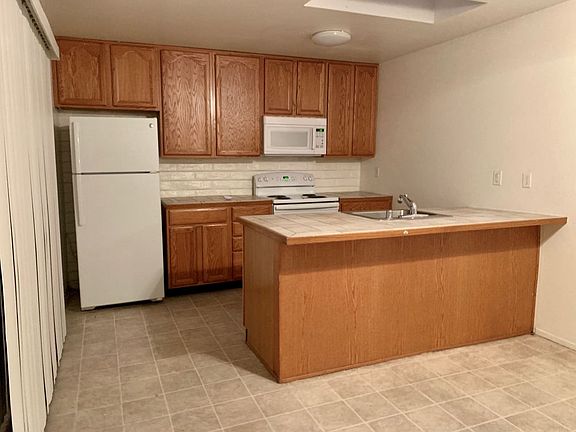 3rd image of 3021 S Apple Ct