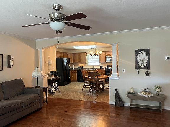 3rd image of 1003 Cedar Creek Dr