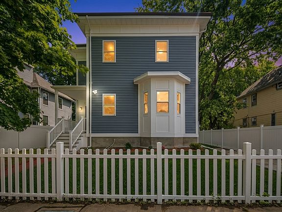 2nd image of 20 Wentworth St
