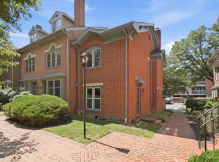 541 Colecroft Ct, Alexandria, VA 22314
