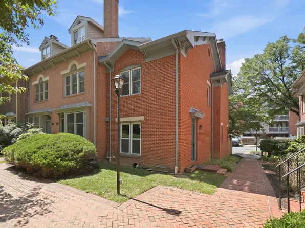 541 Colecroft Ct, Alexandria, VA 22314